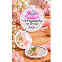 Gökkuşağı ve Pembe Bulut Tasarımlı Kişiye Özel Kız Bebek Hediyelik Cep Aynası – Plastik ve Pleksi Ayna 6,5x6,5 cm
