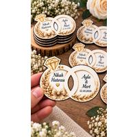 Gold Başaklı Nikah Magneti – Kişiye Özel Fiyonklu Alyans Modeli Ahşap MDF 8x6 cm