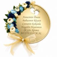 Kişiye Özel Gold Aynalı Bebek Kapı Süsü 30×30 cm – Çiçekli Ayak İzli Model