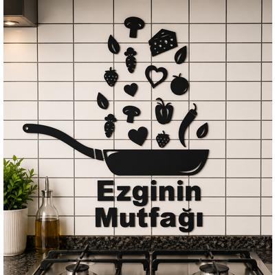 Kişiye Özel İsimli Mutfak Duvar Dekoru – Lazer Kesim Tava Tasarımlı Ahşap Duvar Süsü