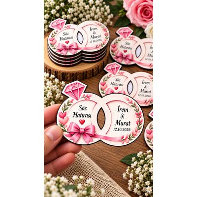 Pembe Fiyonklu Söz Nişan Magneti – Kişiye Özel Kalpli Alyans Modeli Ahşap MDF 8x6 cm