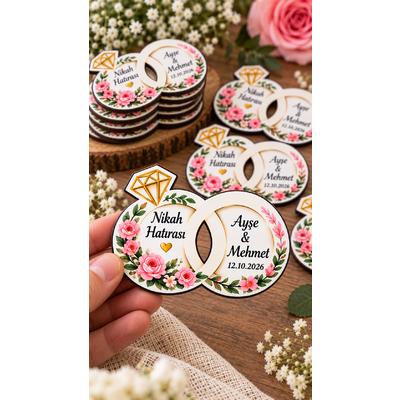 Pembe Güllü Nikah Magneti – Kişiye Özel Alyans Yüzük Modeli Ahşap MDF 8x6 cm