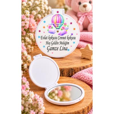 Renkli Uçan Balon ve Pembe Çiçek Tasarımlı Kişiye Özel Kız Bebek Hediyelik Cep Aynası – Plastik ve Pleksi Ayna 6,5x6,5 cm